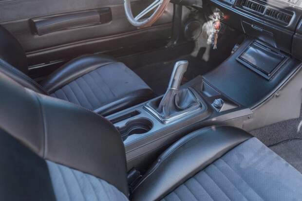 Великолепный Dodge Charger 1968 года с современным двигателем HEMI и классической внешностью