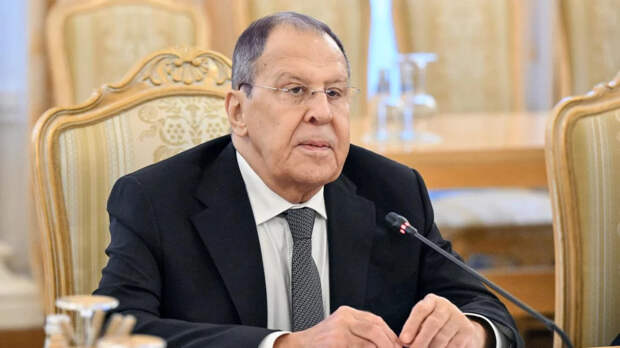 Лавров заявил о предложении Москвы на год продлить ограничения ДСНВ
