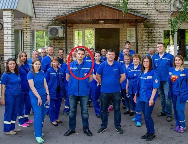 Заведующий подстанцией скорой помощи Александр Яковенко избил врача, увидев, что та записывает их разговор на телефон. Ранее некоторые сотрудницы жаловались на домогательства с его стороны. Об этом рассказали в профсоюзе «Действие». Драка между Яковенко и врачом-педиатром произошла в кабинете. Он начал требовать «письменные объяснения по какой-то карте вызова». Женщина решила снять диалог на видео, чтобы «обезопасить себя», однако Яковенко разозлился из-за съёмки и накинулся на неё. Мужчина выхватил телефон, повалил доктора на пол, а затем несколько раз ударил ее по лицу. 