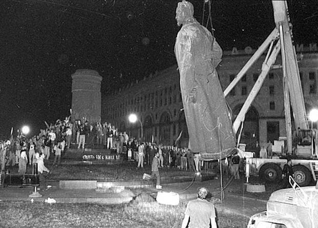 Дзержинский об установке памятника Дзержинскому