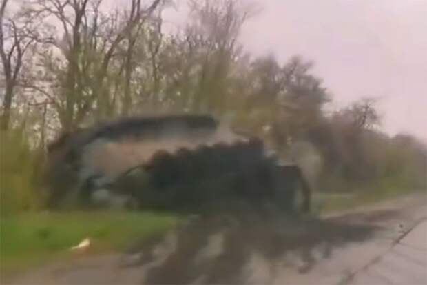 Водитель снял перевернувшуюся на ровном месте БМП Marder ВСУ