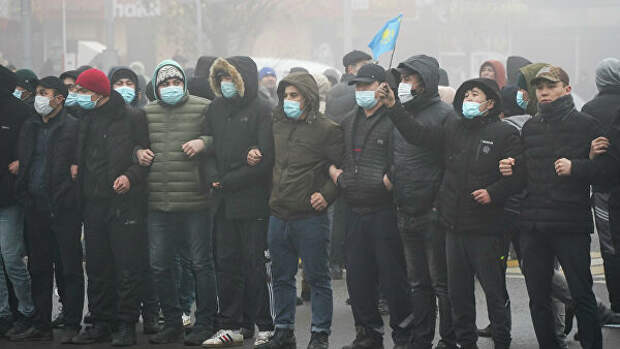 Участники акции протеста в Алма-Ате, Казахстан Участники акции протеста в Алма-Ате, Казахстан