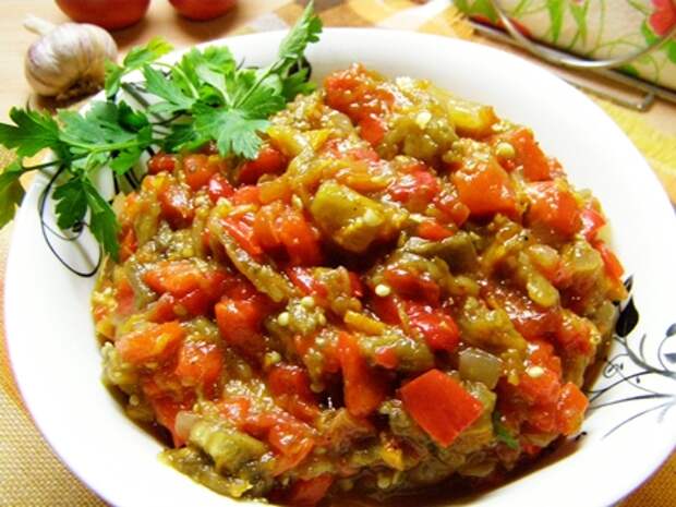 Сырая икра из баклажанов через мясорубку 