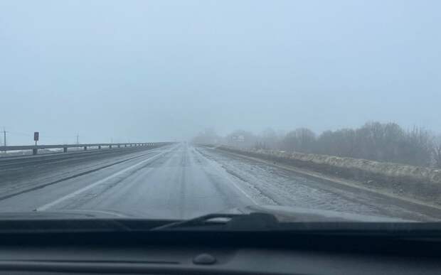 В Рязанской области на трассе М-5 "Урал" латают ямы литым асфальтобетоном