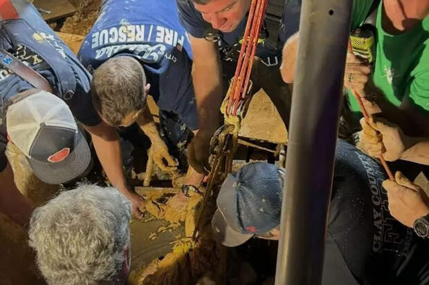В США мужчину спасли из грязи, в которой он просидел около четырех дней