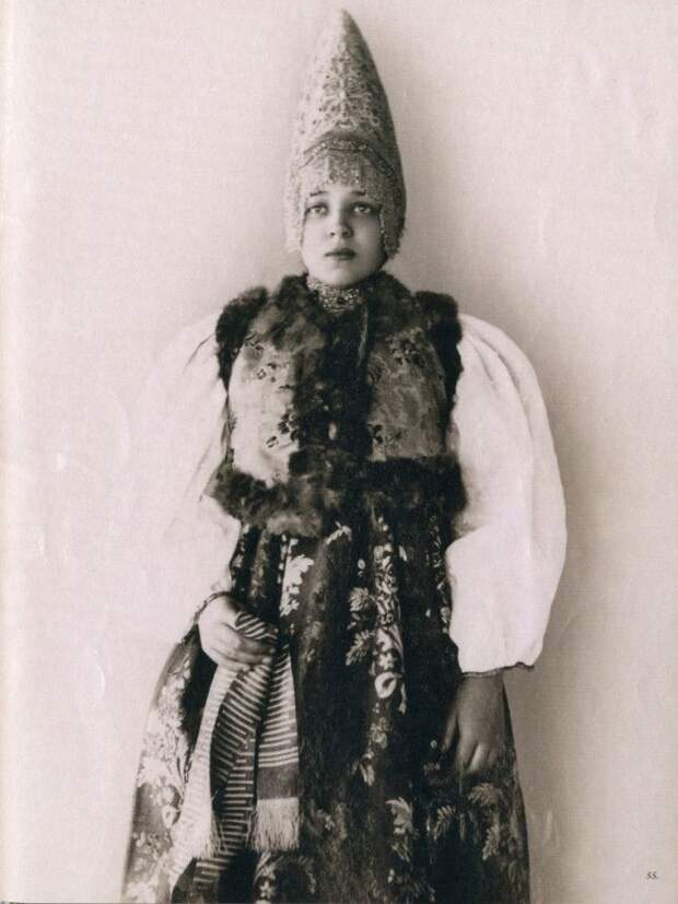 Русские красавицы 19-го века в традиционных костюмах 3