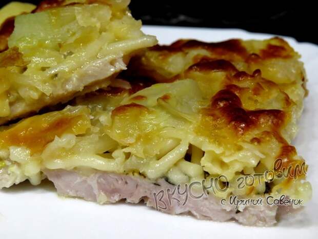 Свинина под сыром с лапшой и кабачками
