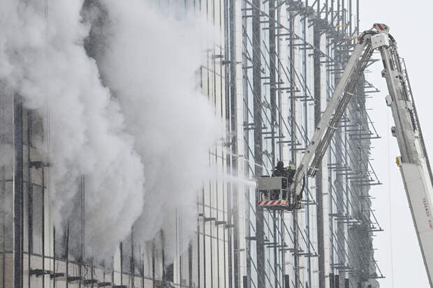 СК РФ: число погибших при пожаре на стройке на севере Москвы возросло до восьми
