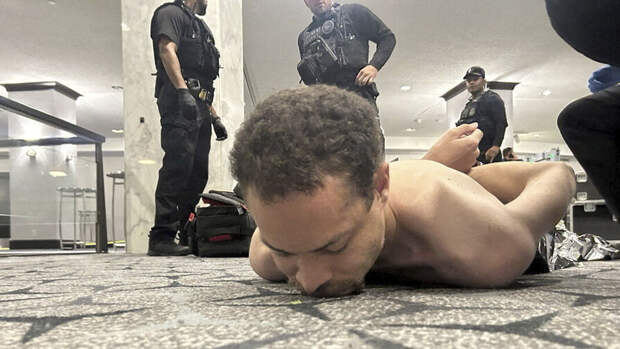 Создатель видеоигр и репетитор: что известно о стрелявшем на ужине с Трампом