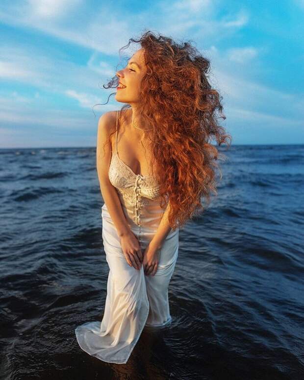 Женская красота все время воспевается в разных видах творчества