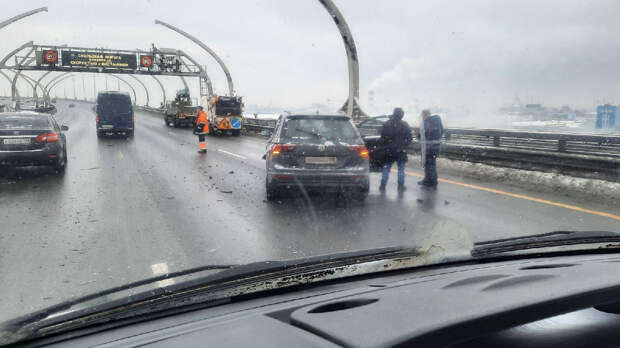 Массовое ДТП превратило ЗСД в бутылочное горлышко. Копится пробка