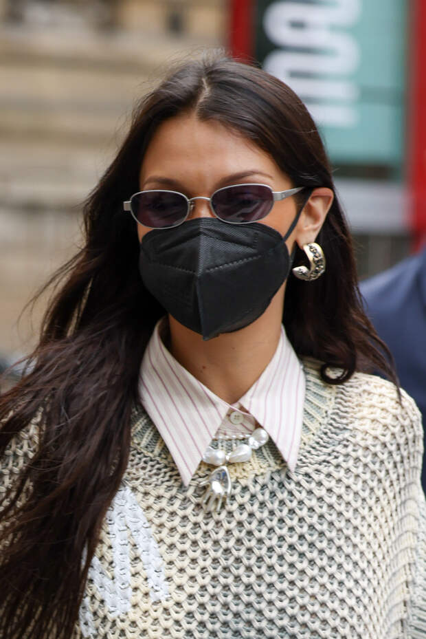 Белла Хадид в солнцезащитных очках Chanel