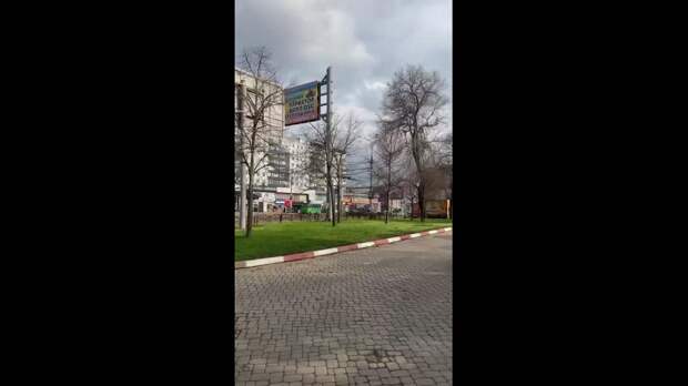 Ресторан «Корона» установил бочки с очищенной технической водой. https://t.me/webmoney_dn/318933Video: Клип