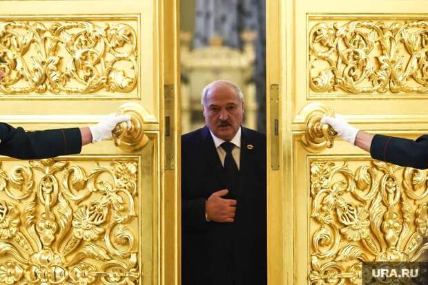 В саммите ШОС в Астане белорусский лидер Александр Лукашенко участвовал уже как полноправный участник диалога. Фото: Владимир Андреев © URA.RU