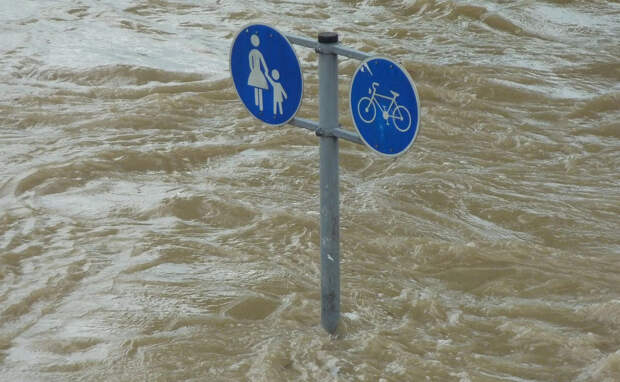 Météo-France: Красный уровень угрозы ввели в трёх департаментах Франции из-за наводнений
