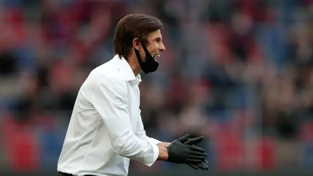 Семак объяснил завышенные зарплаты футболистов в России