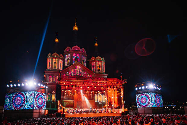 Музыкальный фестиваль «Великая Русь» у собора Александра Невского в Нижнем Новгороде