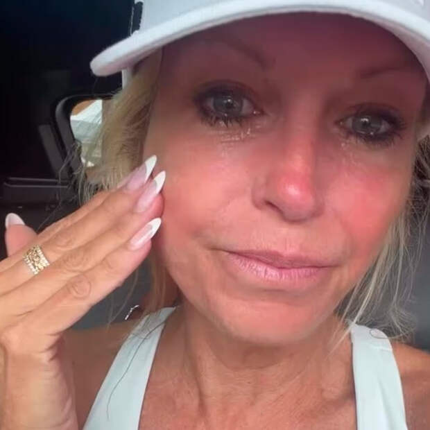 Ставшая звездой OnlyFans бывшая телеведущая в слезах пожаловалась на отсутствие дома