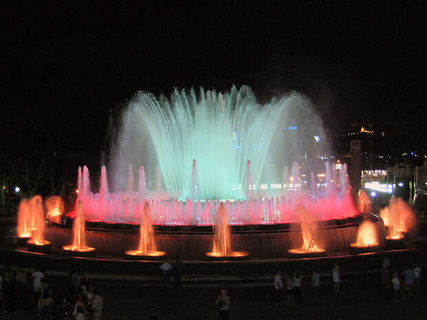 Магический фонтан Монжуика (Magic Fountain of Montjuic), поющий фонтан в Барселоне, Испания