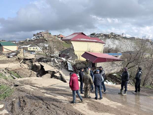 Путин призвал как можно быстрее помочь пострадавшим от паводков в Дагестане