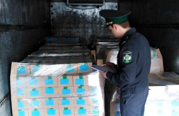 В Астраханской области тормознули 6 тонн икры карася из Казахстана