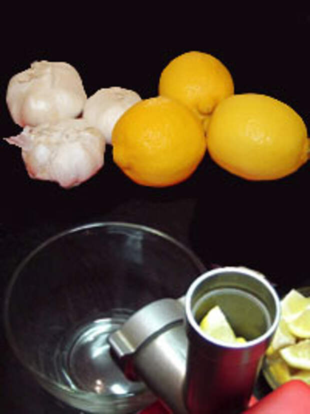 лимон и чеснок прокрутить на мясорубке