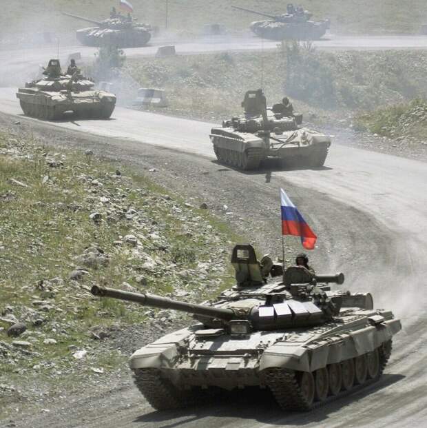 Колонна российских Т-72 в Южной Осетии