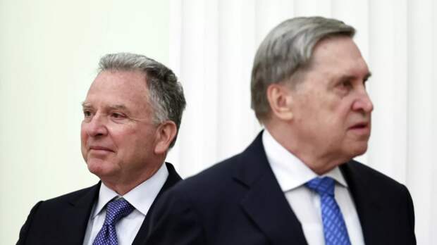 Ушаков и Уиткофф пошутили в ожидании встречи переговорщиков с Путиным