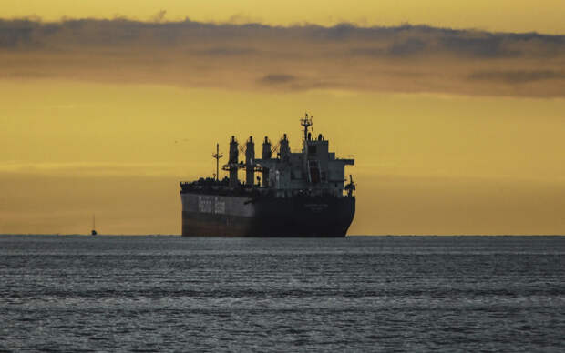 "Зомби-танкер" смог обмануть радары и пройти через Ормузский пролив