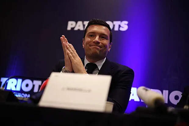 Лидер «Национального объединения» пообещал убрать флаги ЕС с Елисейского и Матиньона