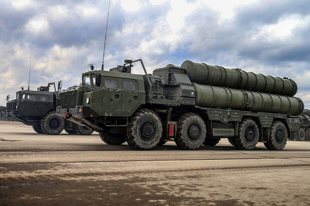 Серия мощных взрывов прогремела над Ярославлем