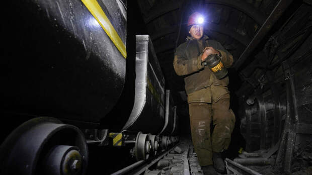 «В России что, законов не писано?» Луганские шахтеры жалуются на долги по зарплате от банкротящегося инвестора