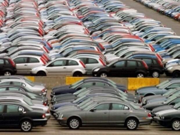 Россияне все чаще покупают подержанные автомобили Россияне все чаще покупают подержанные автомобили