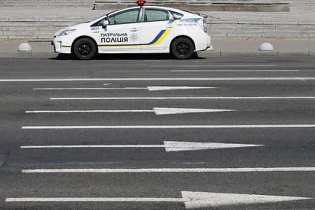 Дополнительные силы полиции стянули к украинскому стадиону