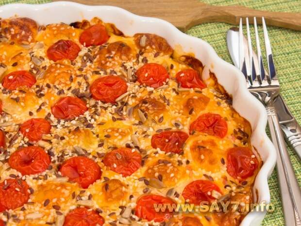 Пирог с окороком, помидорами и сыром
