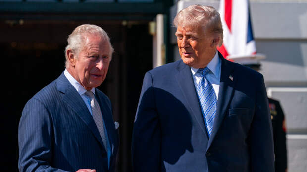 Слишком по-дружески: Дональд Трамп нарушил этикет при встрече с Карлом III