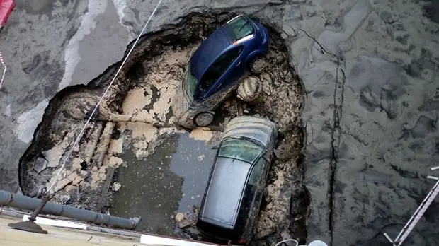 Прокуратура начала проверку обстоятельств гибели людей при прорыве трубы с кипятком в Петербурге