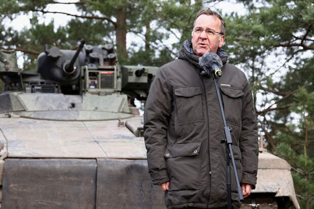 Министр обороны ФРГ Писториус признал роль Трампа в переговорах по Украине