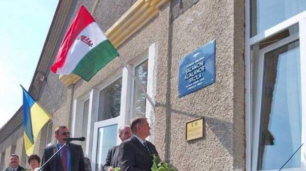 Как взорвать страну паспортом и языком?