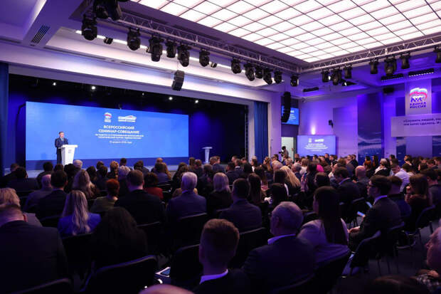 Якушев: институт сторонников "Единой России" объединяет 900 тыс. человек