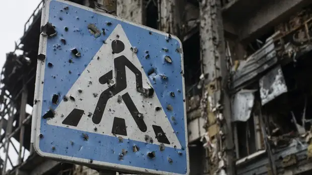 Спецкор RT рассказал о последствиях обстрела ВСУ гражданской инфраструктуры села Еленовка в ДНР