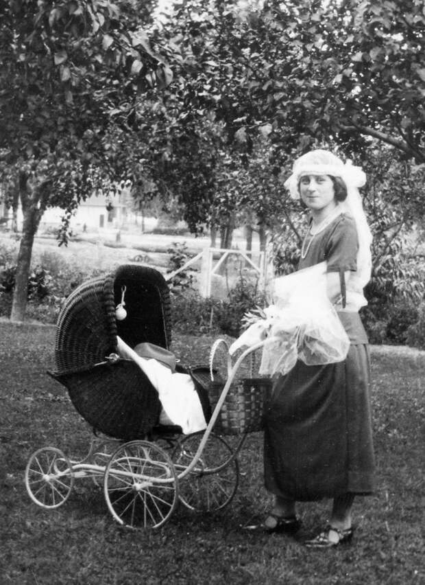 17 фото, по которым видно, как менялась мода для беременных