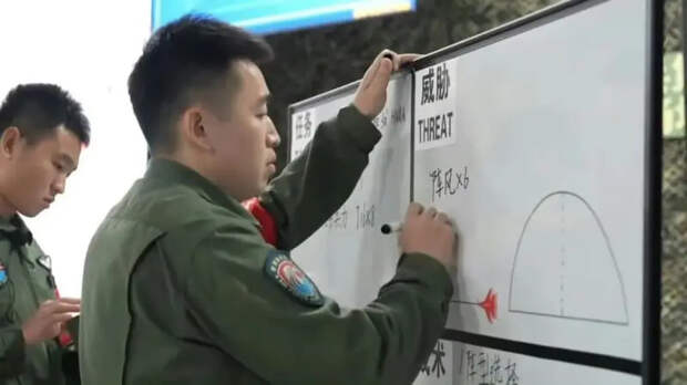 Китайцы отрабатывают воздушные бои J-16 НОАК с французскими Rafale