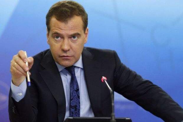 Медведев прокомментировал предложение Володина о внесении изменений в Конституцию