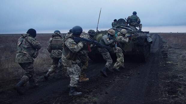 Рогов: украинские войска сосредотачивают вооружение и технику на заводах в Запорожье