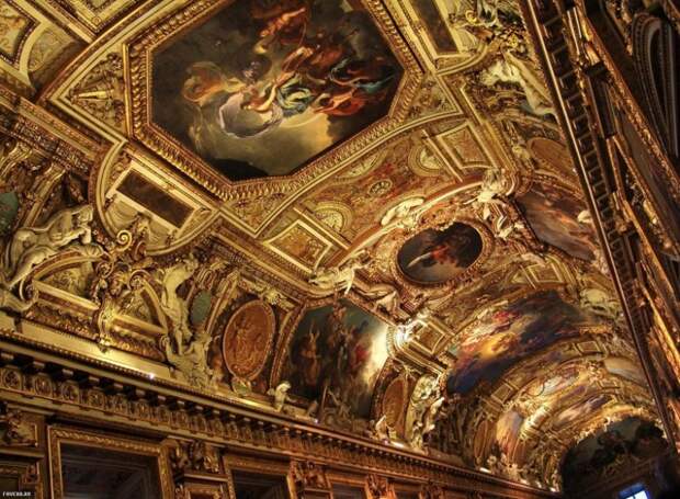 Лувр — самый грандиозный художественный музей в мире