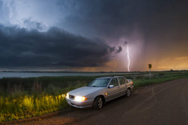 Молния может ударить в машину. |Фото: theecology.net.