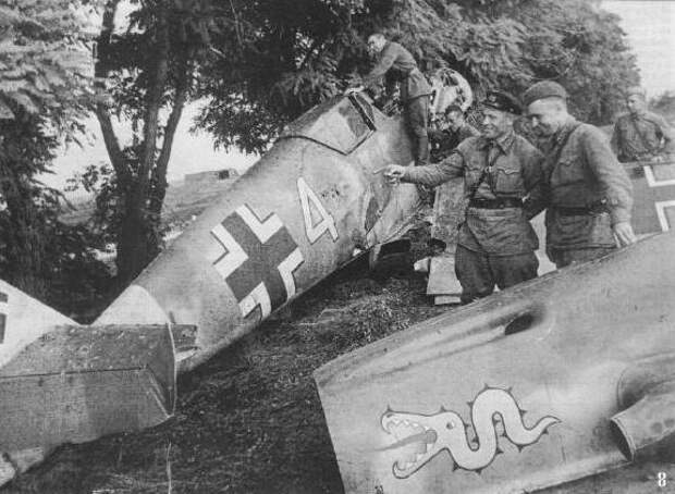 Зенитчики “заморили червячка”. Юго-Западный фронт, июль. Bf-109 оберфельдфебеля Хайнца Шмидта сбит 20 июля.