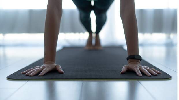 woman doing a plank exercise