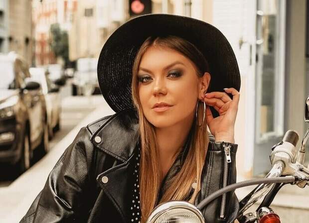 «Предлагали деньги»: директор певицы Акулы вспомнил, как ее пытались выкупить на вечер